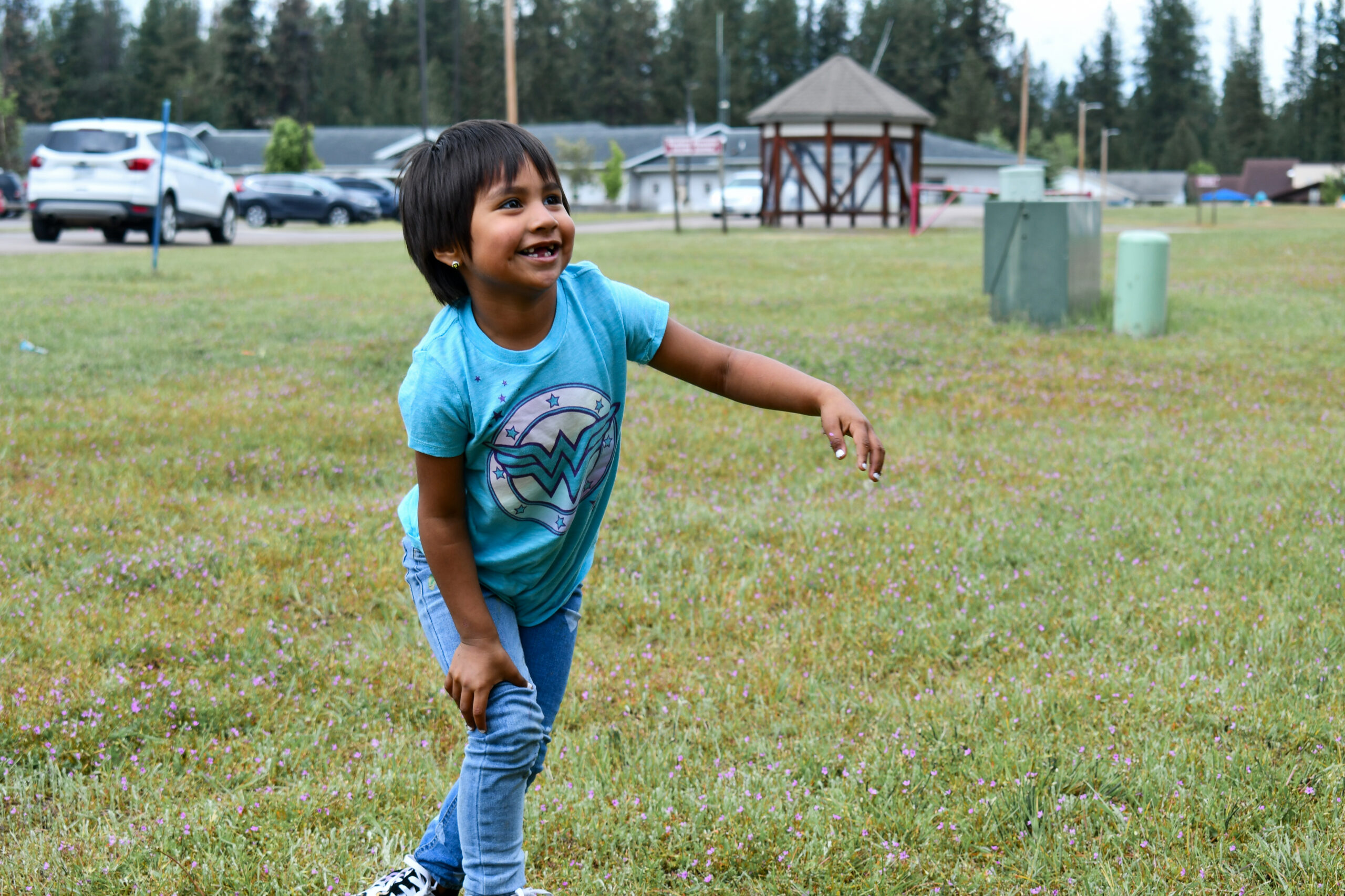 DSC_4065 smiling young boy playing outside
